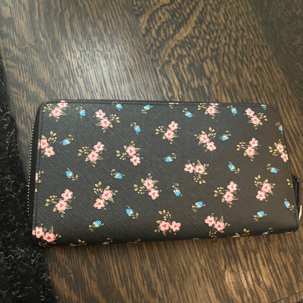 Wallet - Picture 2 of 4